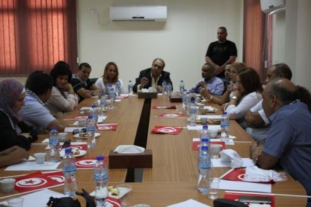 المحافظ رمضان يطلع وفدا تونسيا تضامنيا على أوضاع المحافظة وانتهاكات الاحتلال 